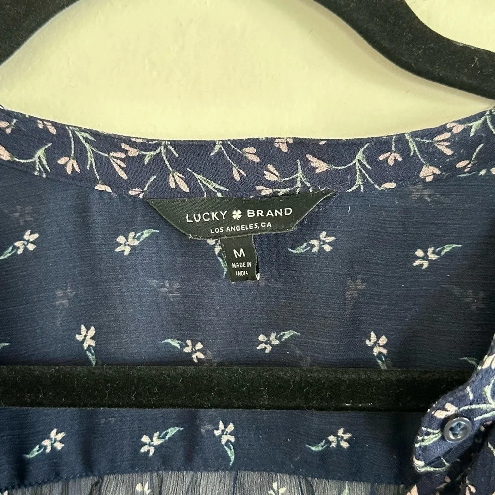 Lucky Brand Top Womens Size M Dark Blue Floral Boho Peasant Button Flowy Blouse - Picture 3 of 13
